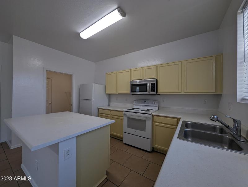 3330 W SAINT ANNE AVE