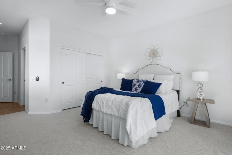 Guest Bedroom Ensuite w New Carpet, Ligh