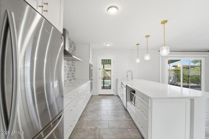 1644 E Broadmor Dr-11