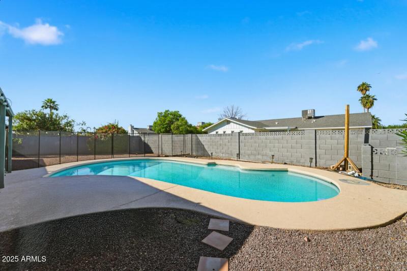 1644 E Broadmor Dr-37