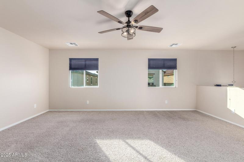 Large bonus room/loft