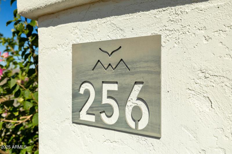 256 W Perkins St San Tan-large-002-006-W