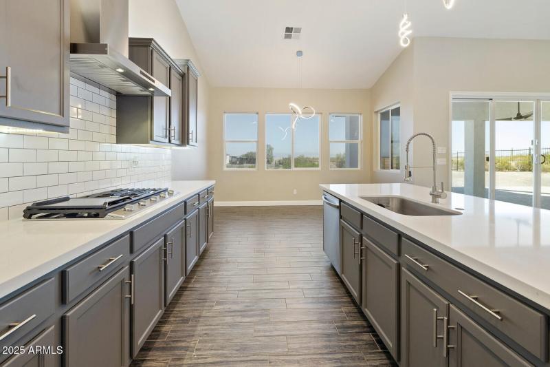 256 W Perkins St San Tan-large-019-062-W