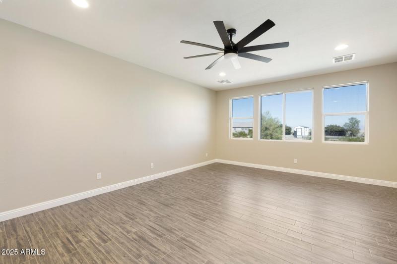 256 W Perkins St San Tan-large-025-050-W