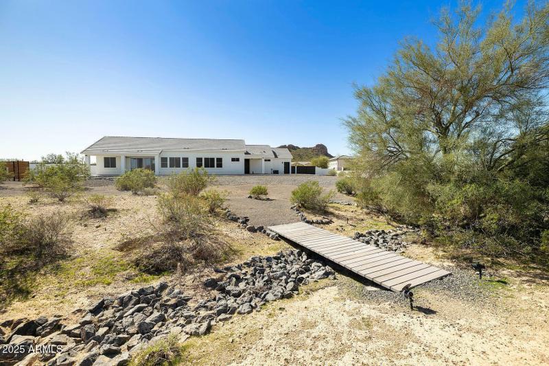 256 W Perkins St San Tan-large-047-056-W