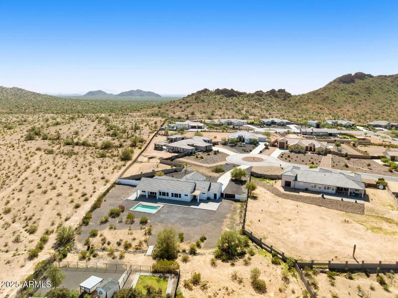 256 W Perkins St San Tan-large-068-036-W