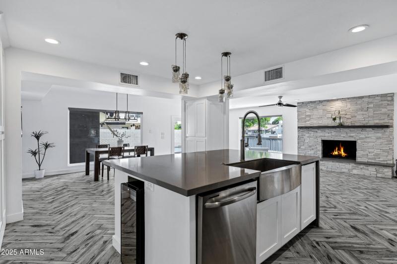 1323 E Whalers Way-15