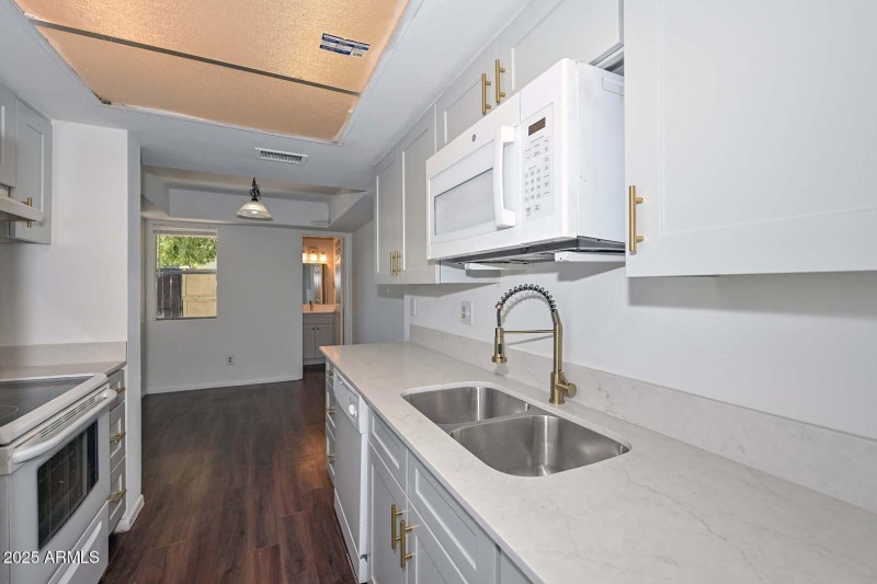 Kitchen-Breakfast Room