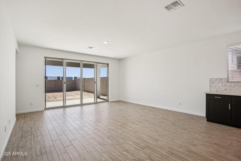 5-web-or-mls-W Brown St-S2910-005