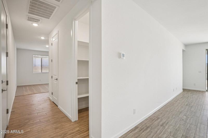 12-web-or-mls-W Brown St-S2910-012