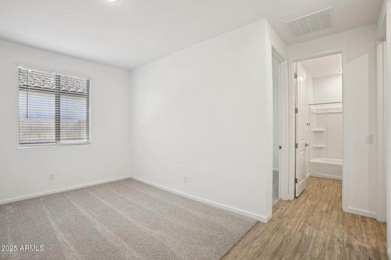 13-web-or-mls-W Brown St-S2910-013