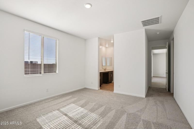 24-web-or-mls-W Brown St-S2910-024