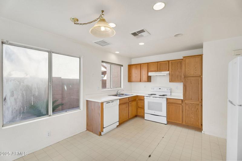 9-web-or-mls-2905 E Glenhaven Dr-12