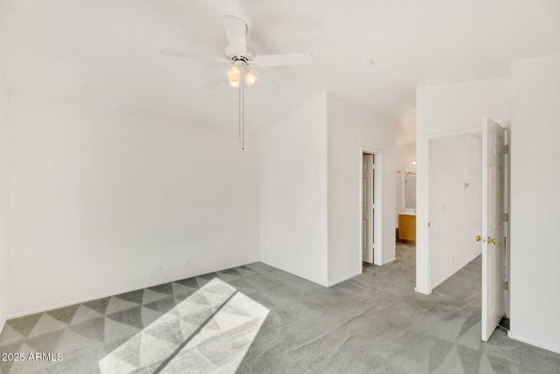 20-web-or-mls-2905 E Glenhaven Dr-20