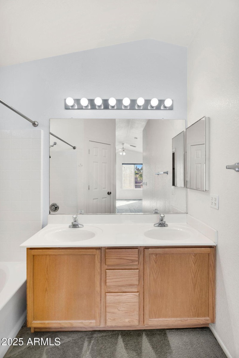 24-web-or-mls-2905 E Glenhaven Dr-25