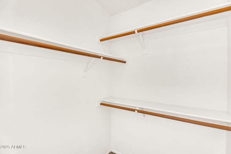 25-web-or-mls-2905 E Glenhaven Dr-23