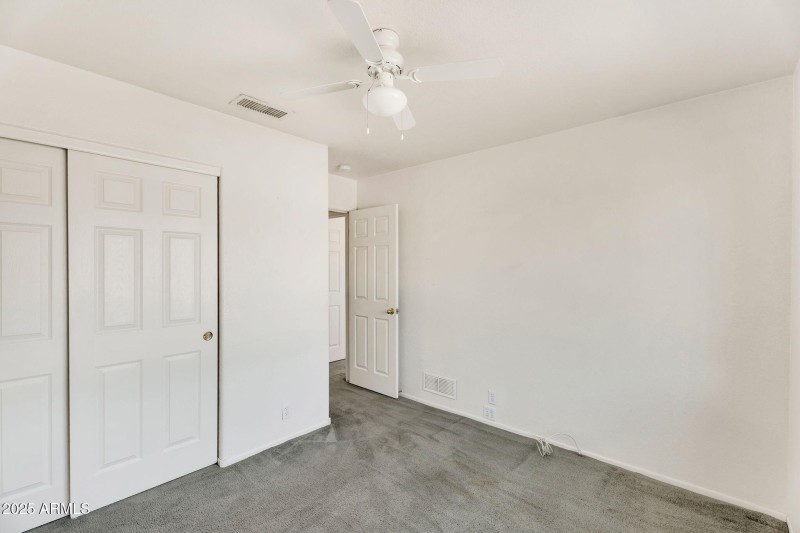 26-web-or-mls-2905 E Glenhaven Dr-27