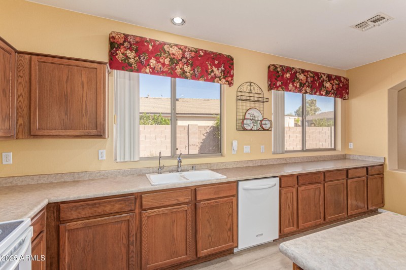 Loads of Kitchen Counter Space