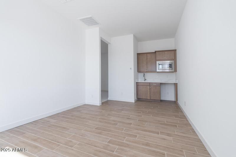 Tri Pointe Blossom Rock 492 - Gensmart L