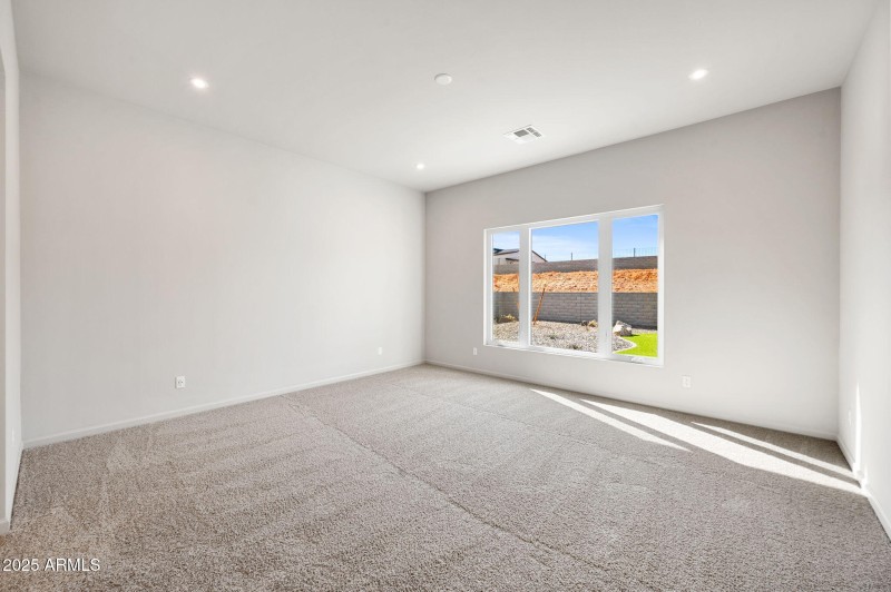 20-Primary Bedroom (1)