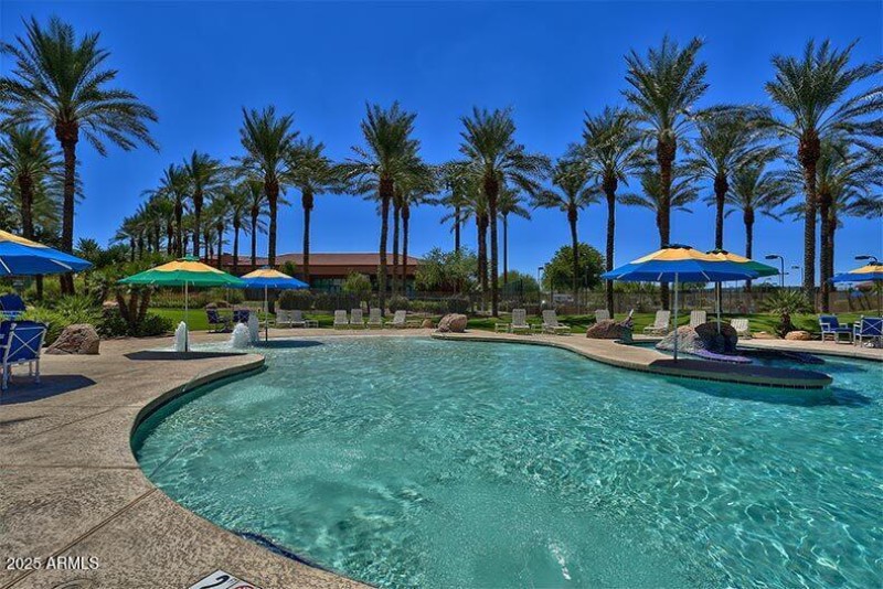sun-city-grand-pool-673fc2e4bb0cc929dc1f