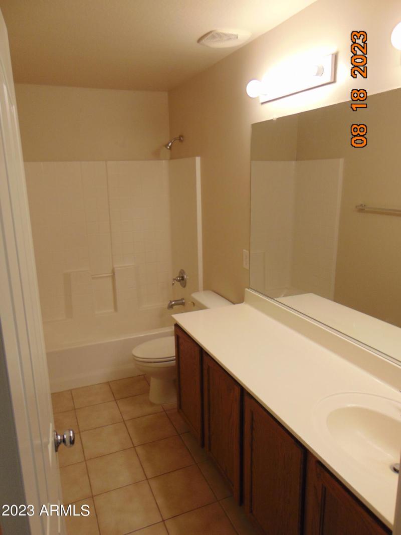 upstairs hall bathroom