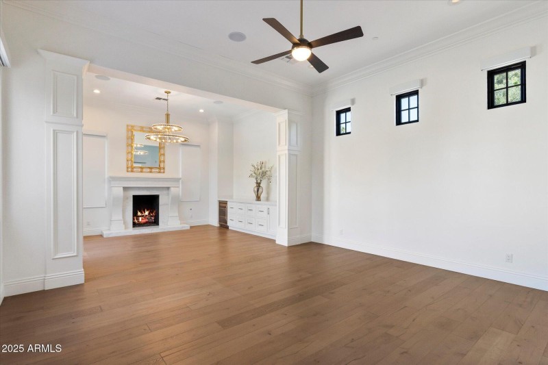 Primary & sitting area