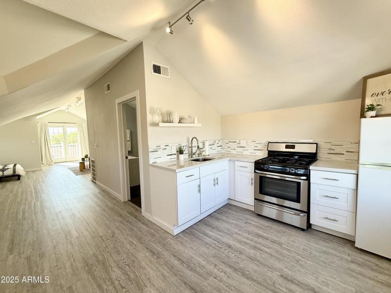 Upstairs ADU/Split Master Suite Option