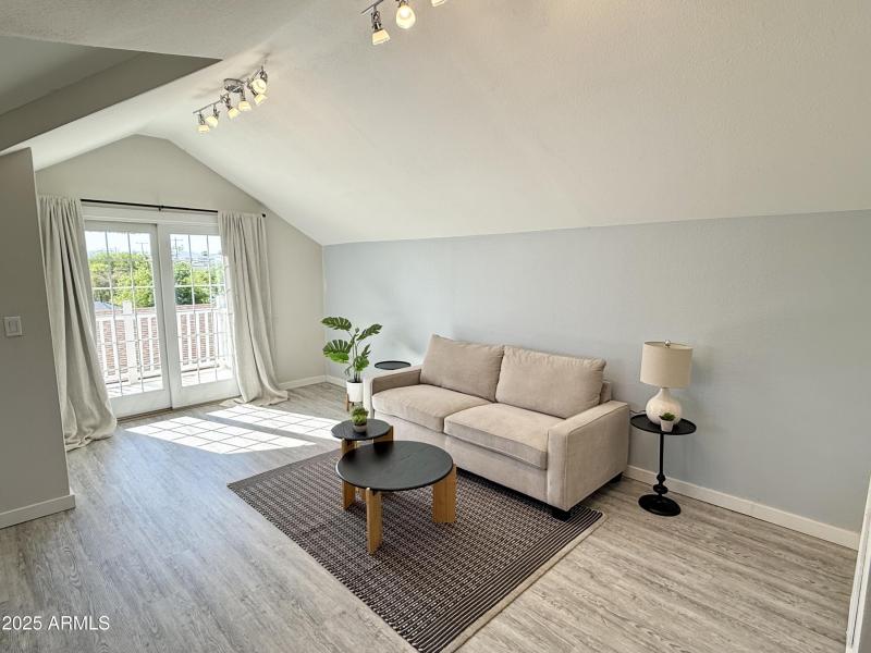 Upstairs ADU/Split Master Suite Option