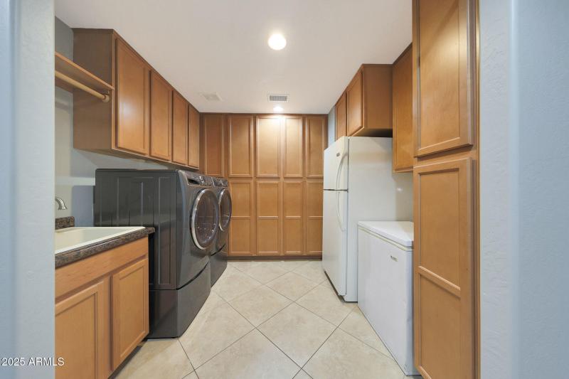 Utility Room - All Appliances Convey!