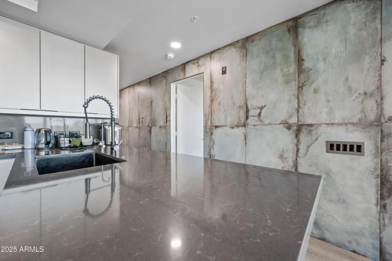 25-7167ERVD4008-ocupix