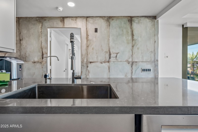 19-7167ERVD4008-ocupix