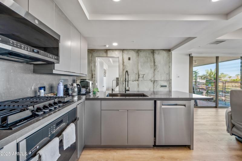 16-7167ERVD4008-ocupix