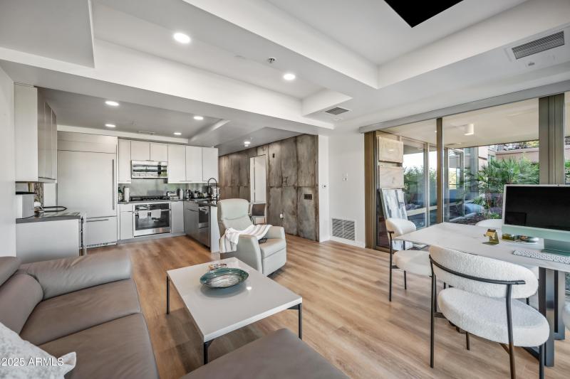 11-7167ERVD4008-ocupix