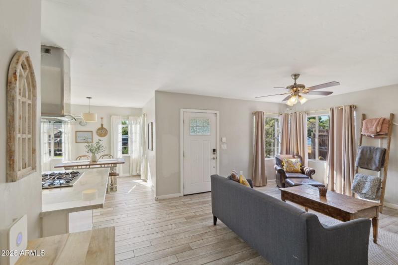 6-web-or-mls-1110-w-heatherbrae-dr