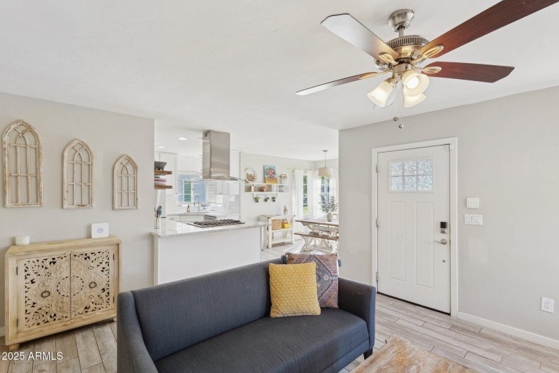 7-web-or-mls-1110-w-heatherbrae-dr