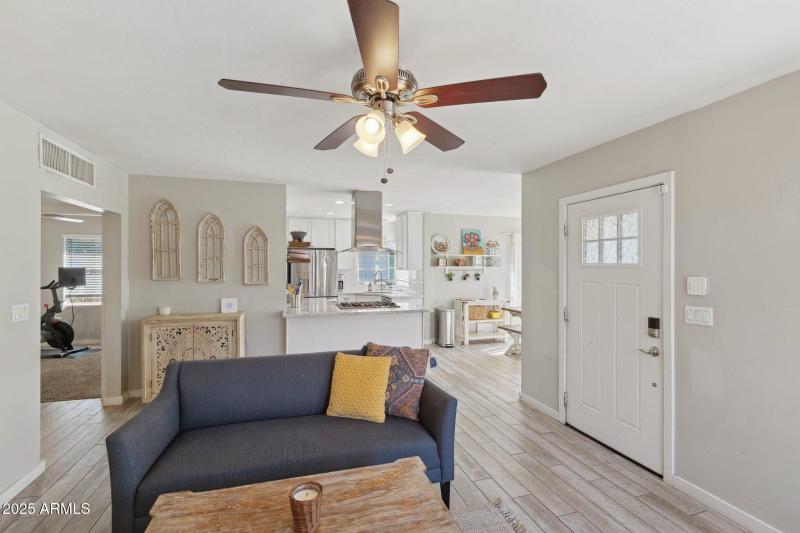 9-web-or-mls-1110-w-heatherbrae-dr