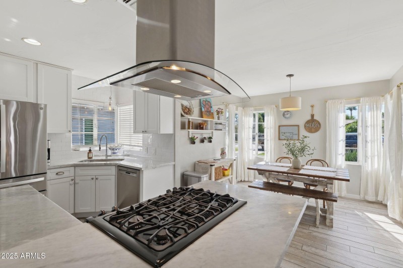 13-web-or-mls-1110-w-heatherbrae-dr