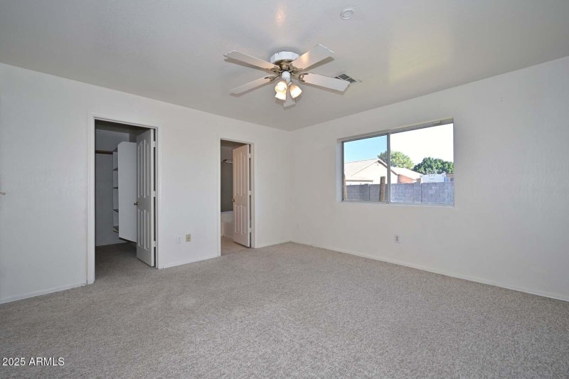 22_Primary Bedroom-Closet