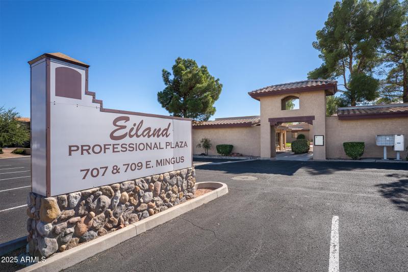 EIland Plaza_Exterior 5