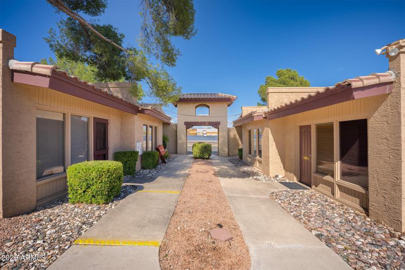 EIland Plaza_Exterior 8