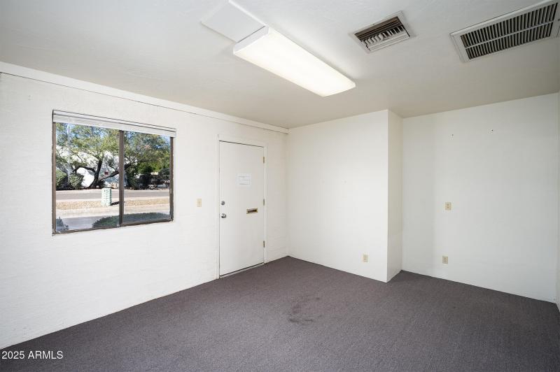 EIland Plaza_Office 3_1