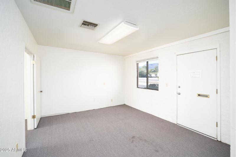 EIland Plaza_Office 3_2