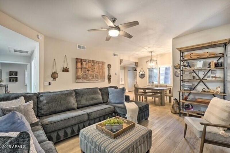 LIsa condo front room looking into kitch