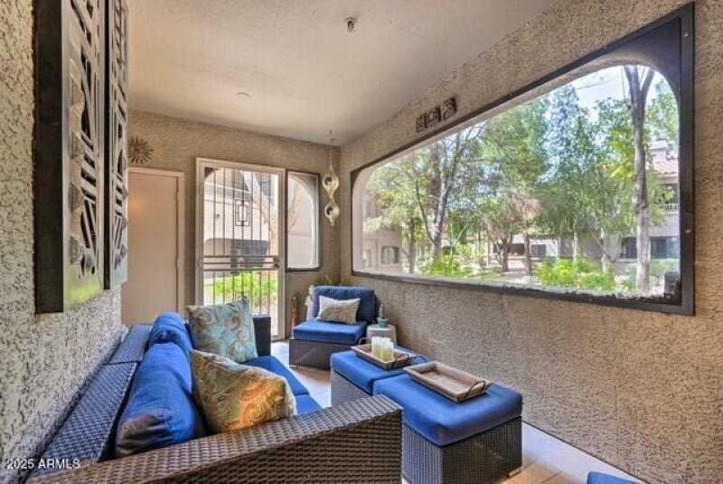 Lisa Condo screened porch