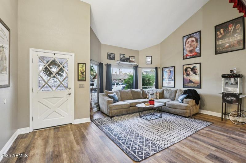 5-web-or-mls-W Portobello Ave-L0111-005