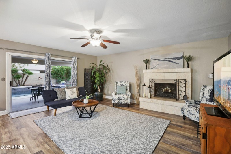 7-web-or-mls-W Portobello Ave-L0111-007