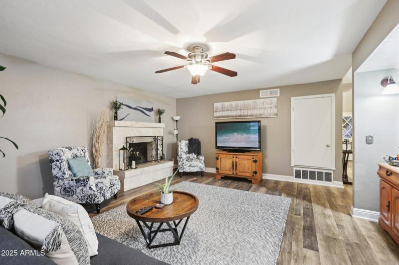 8-web-or-mls-W Portobello Ave-L0111-008