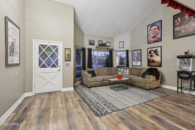 11-web-or-mls-W Portobello Ave-L0111-011