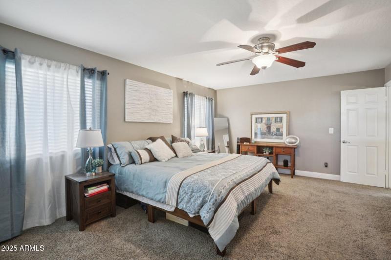 34-web-or-mls-W Portobello Ave-L0111-034